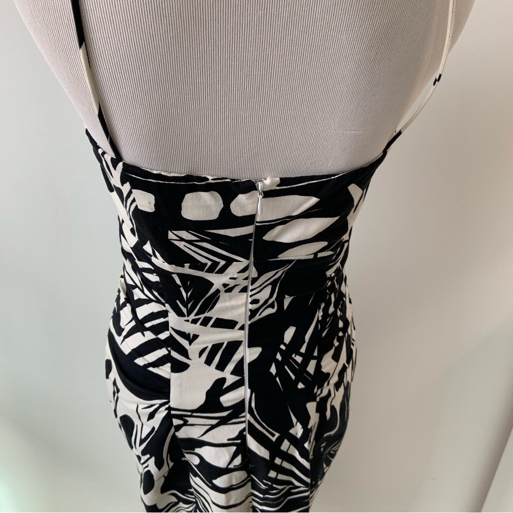 Elegant Black and White Patterned Dress - Picture 3 of 7